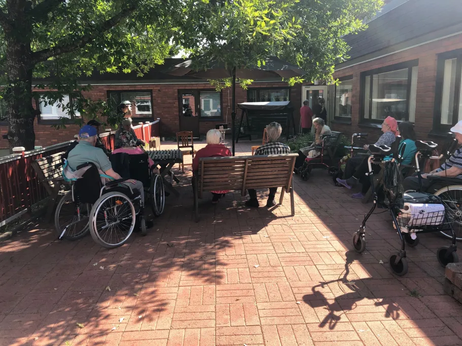 Kostiakoti pihajumppa